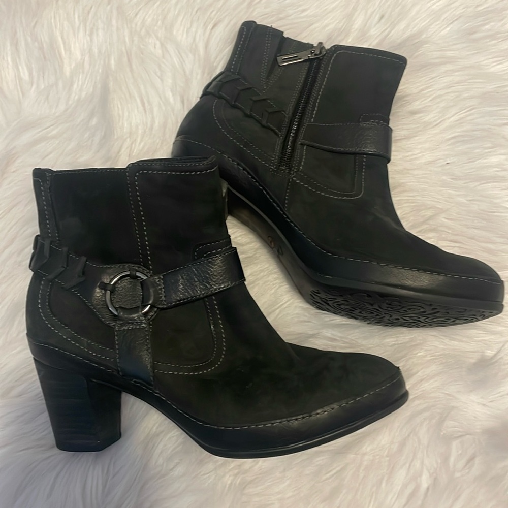 Clarks artisan black suede bootie - size 6 1/2